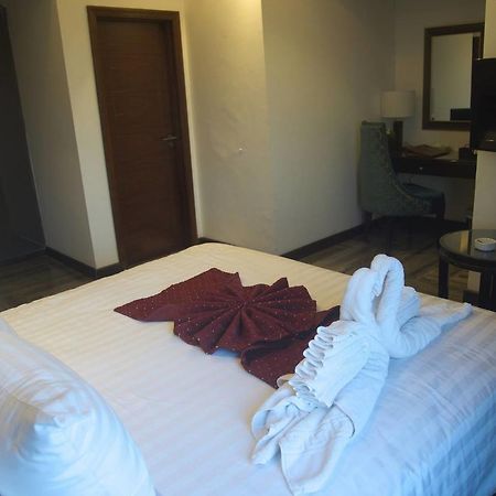 Savoey Hotel Lahore Exterior photo