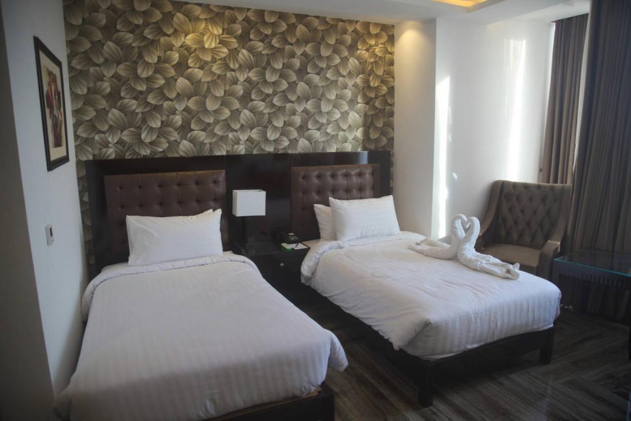 Savoey Hotel Lahore Exterior photo