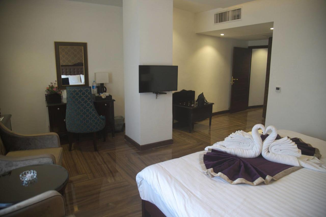 Savoey Hotel Lahore Exterior photo