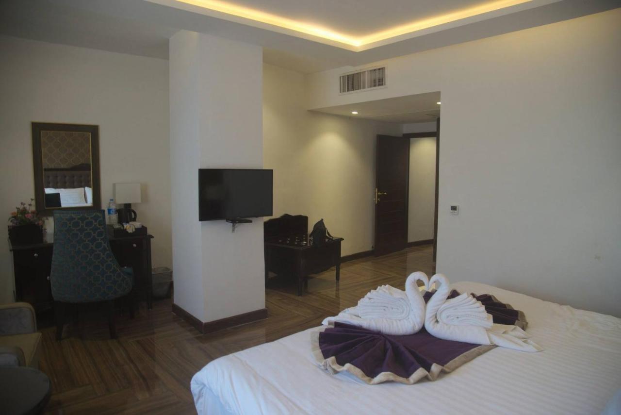Savoey Hotel Lahore Exterior photo