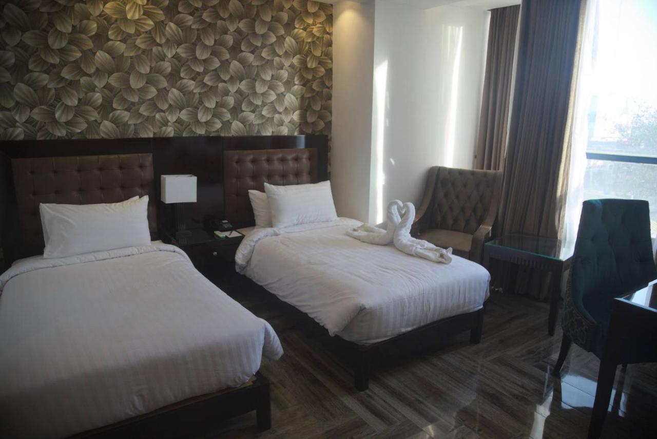 Savoey Hotel Lahore Exterior photo