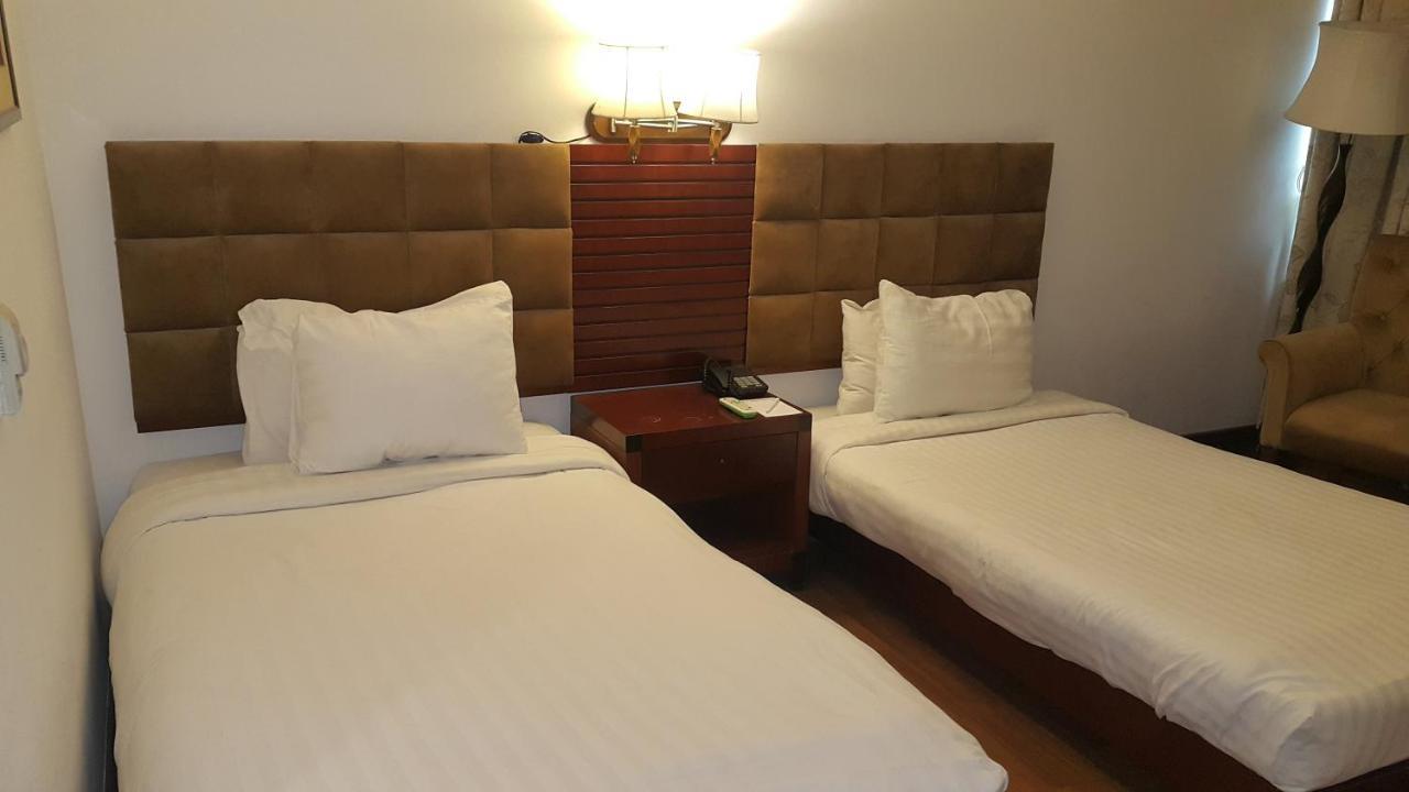 Savoey Hotel Lahore Exterior photo