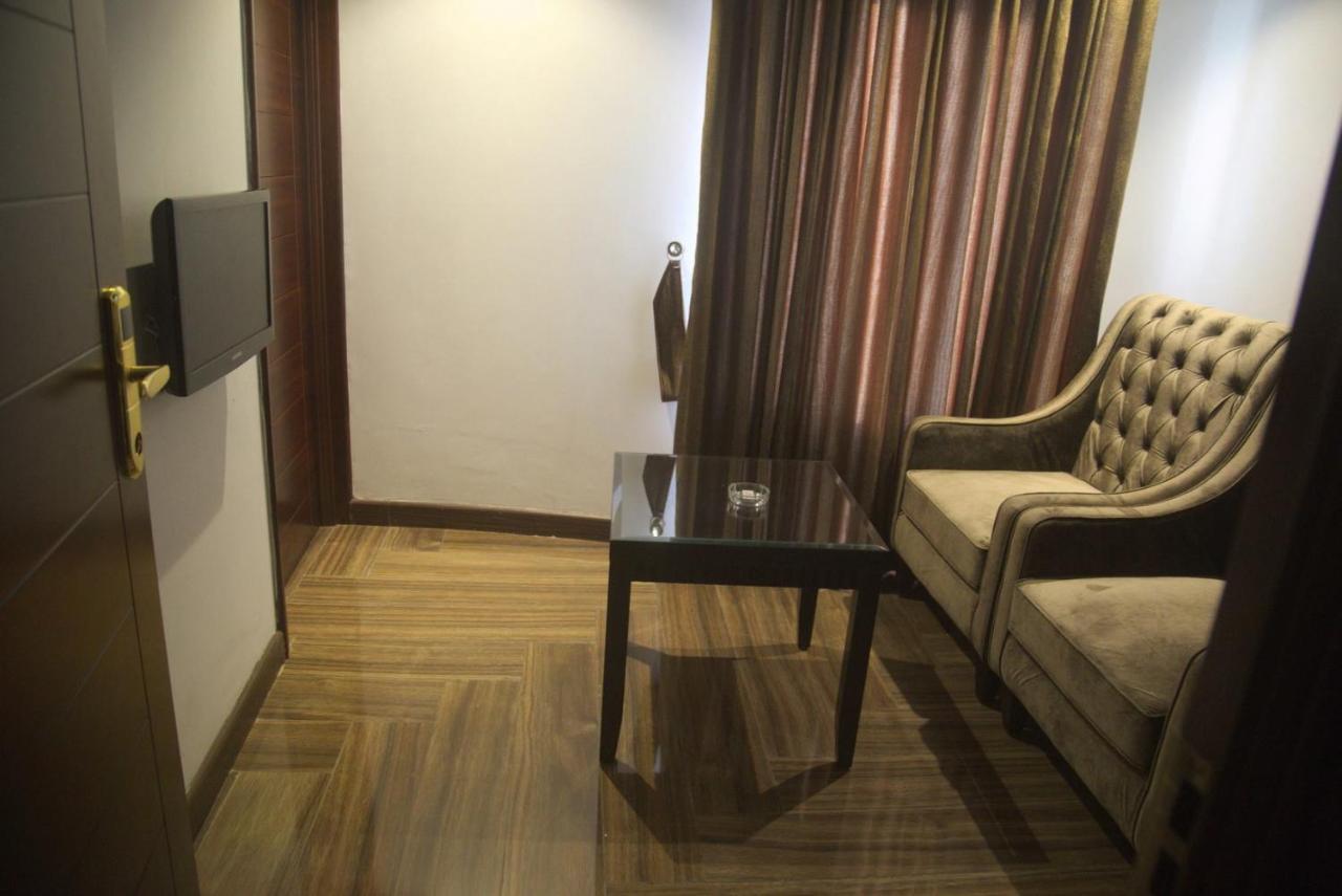 Savoey Hotel Lahore Exterior photo