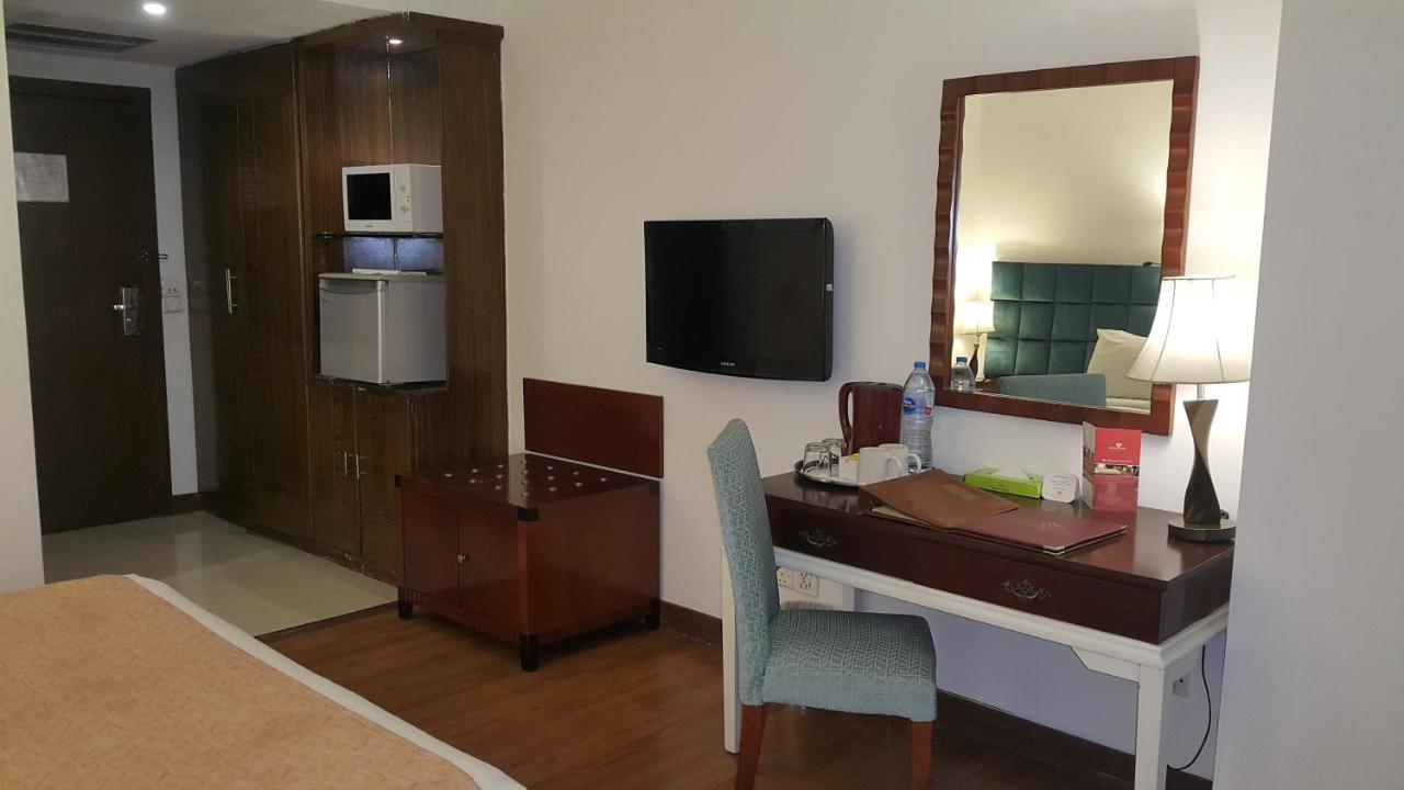 Savoey Hotel Lahore Exterior photo